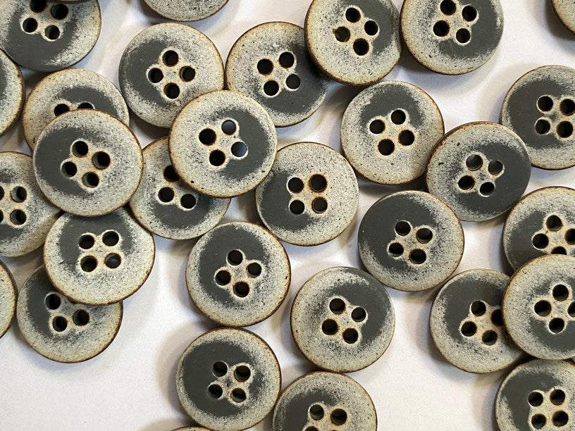 Recycled horn grey buttons small TGB5143
