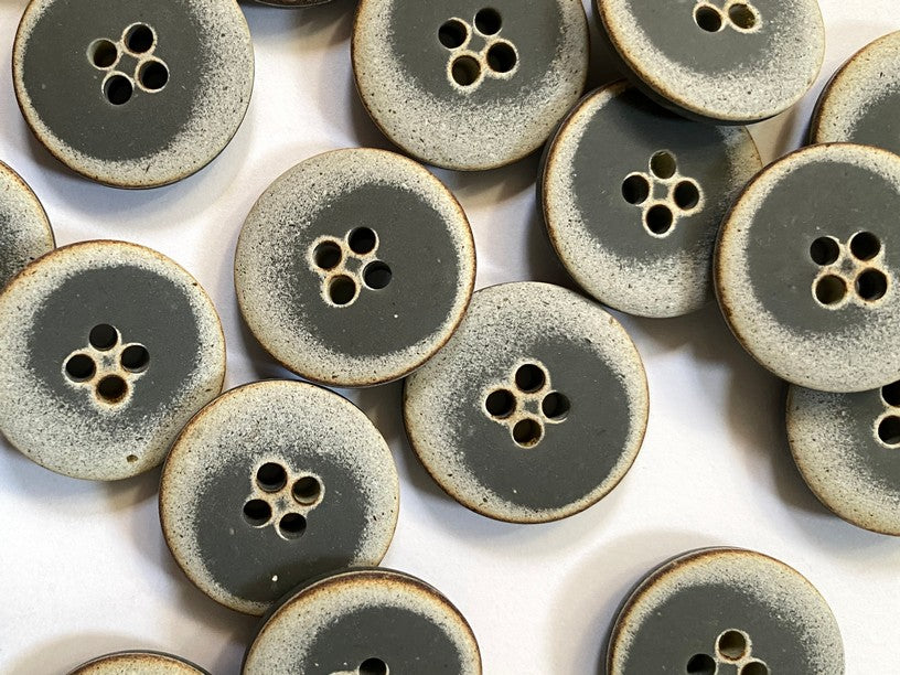 Recycled horn grey buttons TGB5142