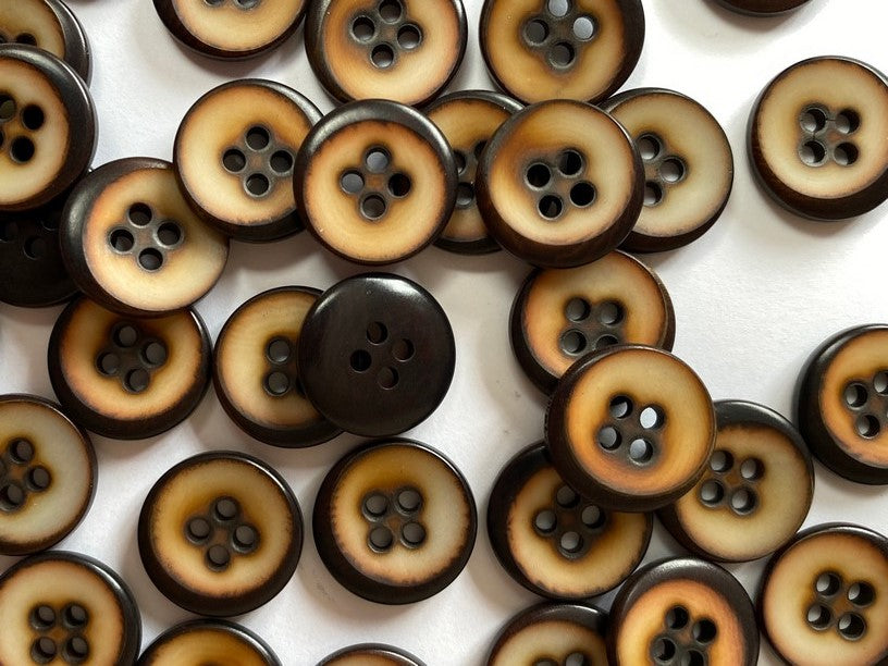 Corzo natural/brown burnt holes buttons TGB5275