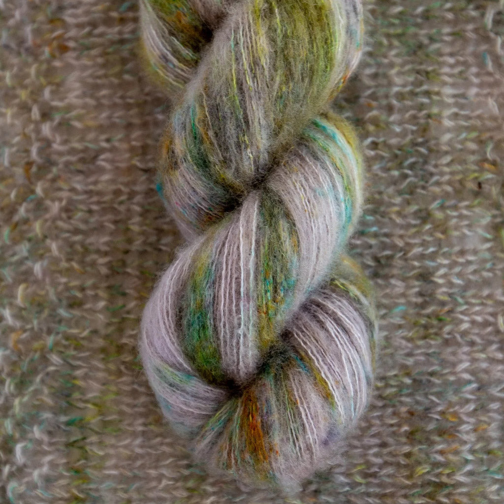 Magpie Fibers Plume