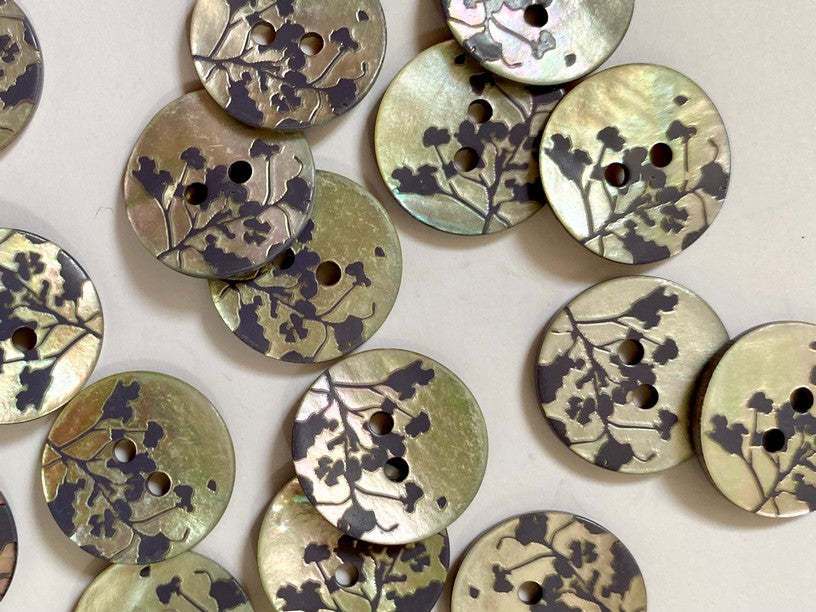 Shell Button with Dark Purple / Blue Laser Leaf Pattern Size 18mm - TGB2648