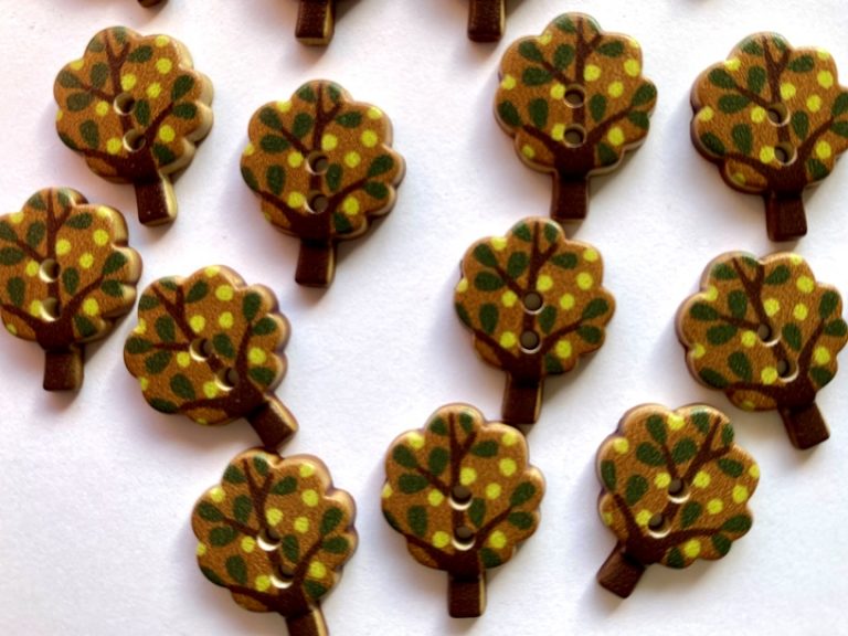 Trees with Green Leaves Buttons 18mm - TGB4526