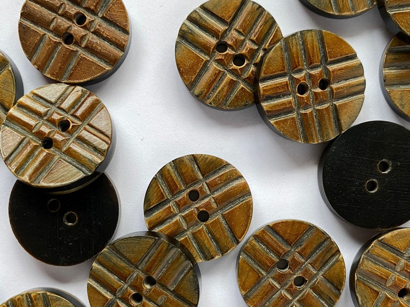 Horn Buttons Burnt Top Indented Checks Size 20mm - TGB4900