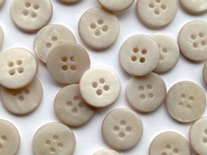 Pale Greyish Beige Matt River Shell Size 15mm - TGB5122