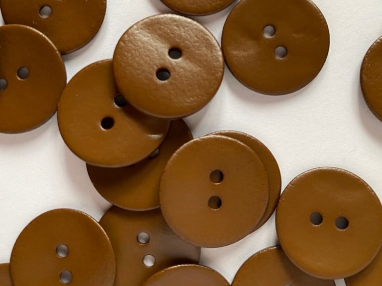 Matt Shell Opaque Brown Buttons 18mm - TGB5213