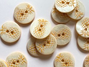 Natural matt shell raised pineapple design Size 18mm - TGB5499