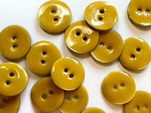 Opaque Yellow Resin on Shell Size 18mm - TGB5743