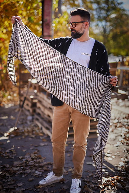 Fisherman's Shawl by Maxim Cyr Yarn Bundle