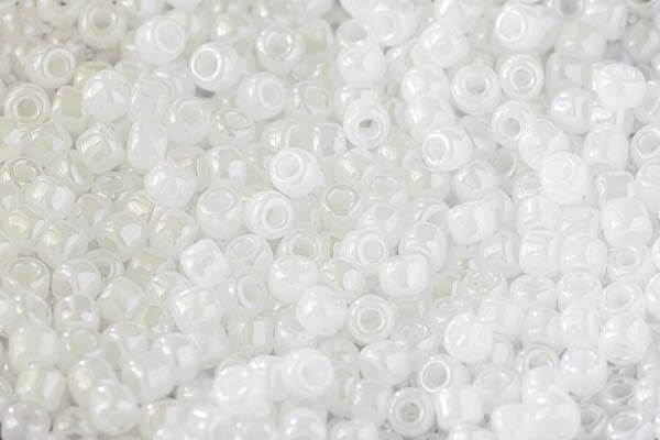 Debbie Abrahams Beads - size 6 (4mm)