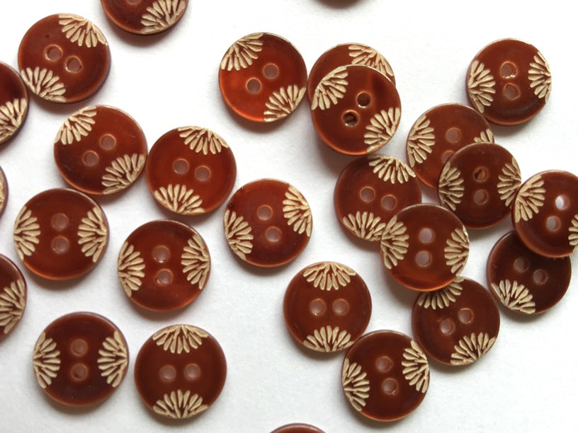 Red Chestnut Shell with Laser Design Button 18mm - TGB2295